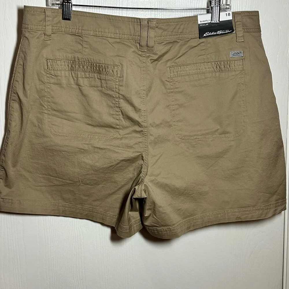 Eddie Bauer Womens Aspire Chino Shorts in Light Khaki